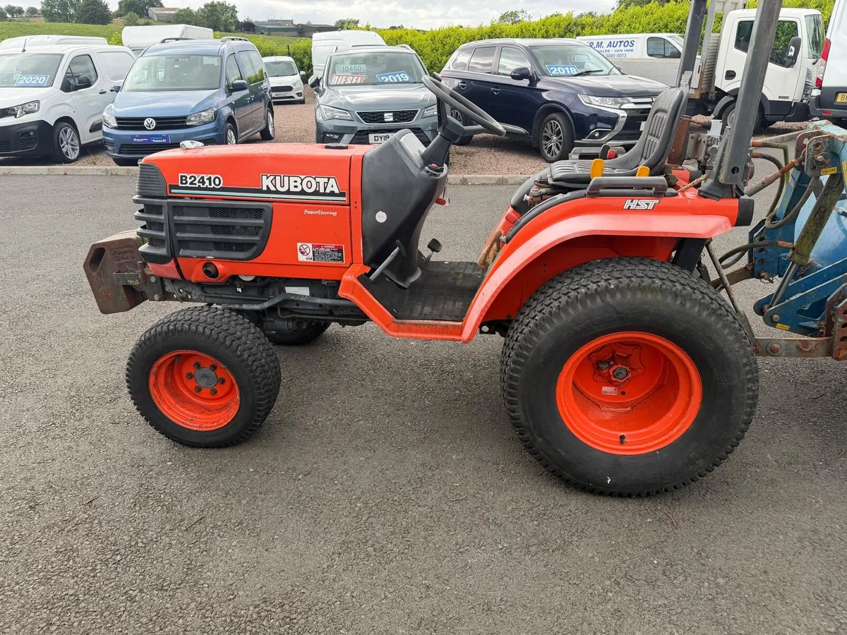 Kubota B2410 4x4 Tractor - Image 1