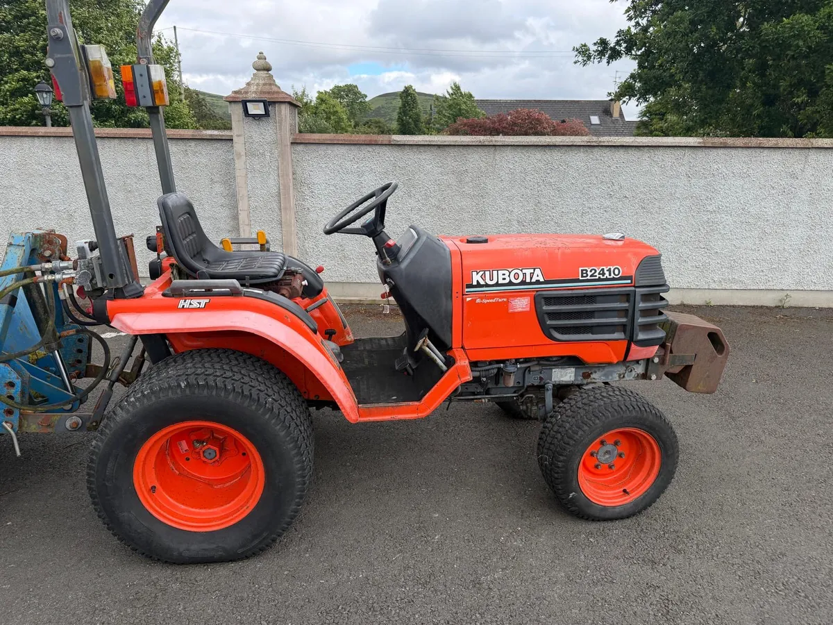 Kubota B2410 4x4 Tractor - Image 2
