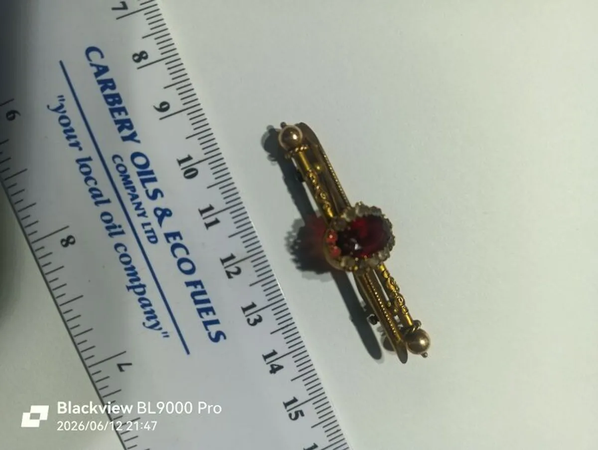 Antique gold women's brooch - Image 2