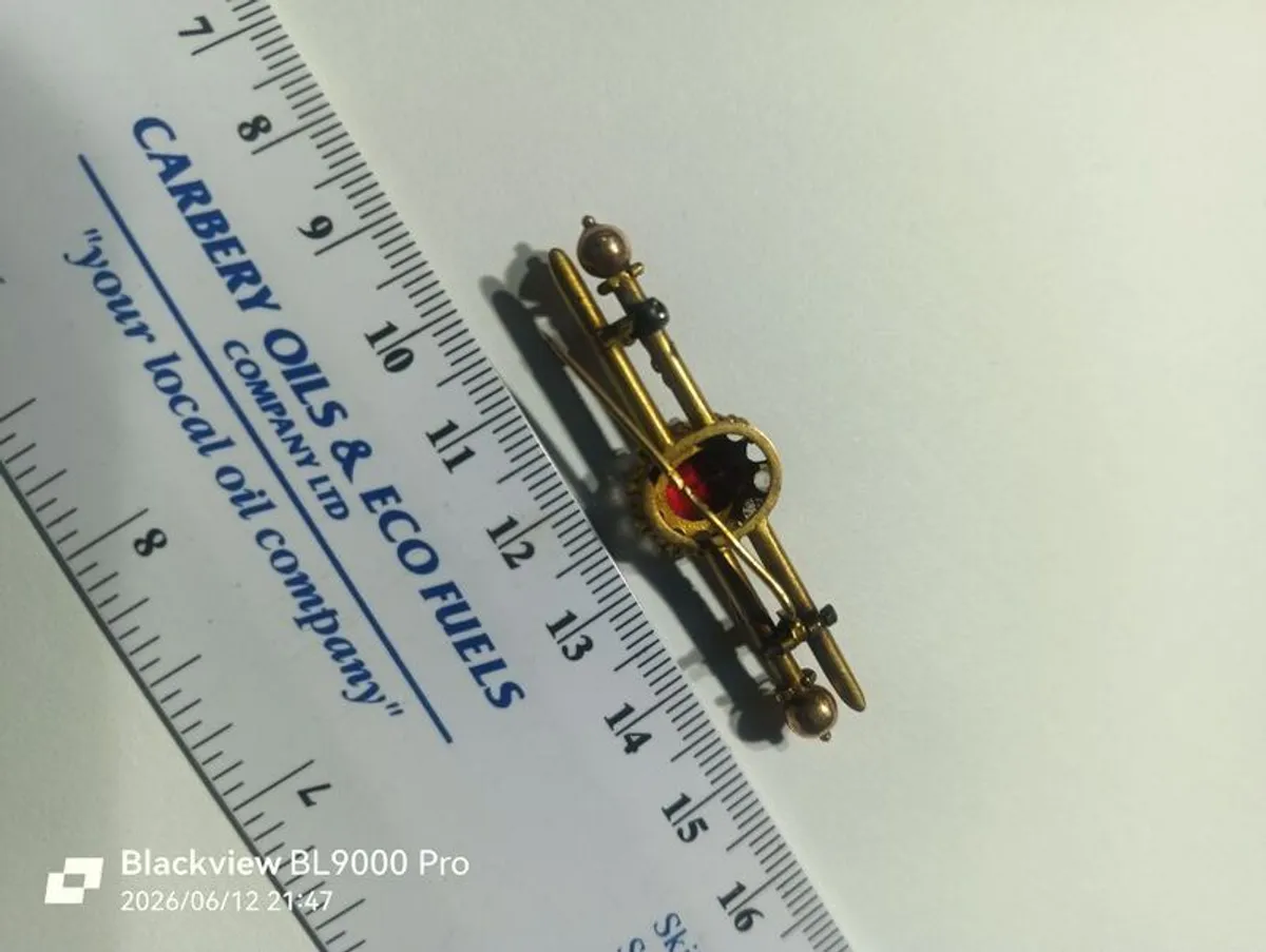 Antique gold women's brooch - Image 3