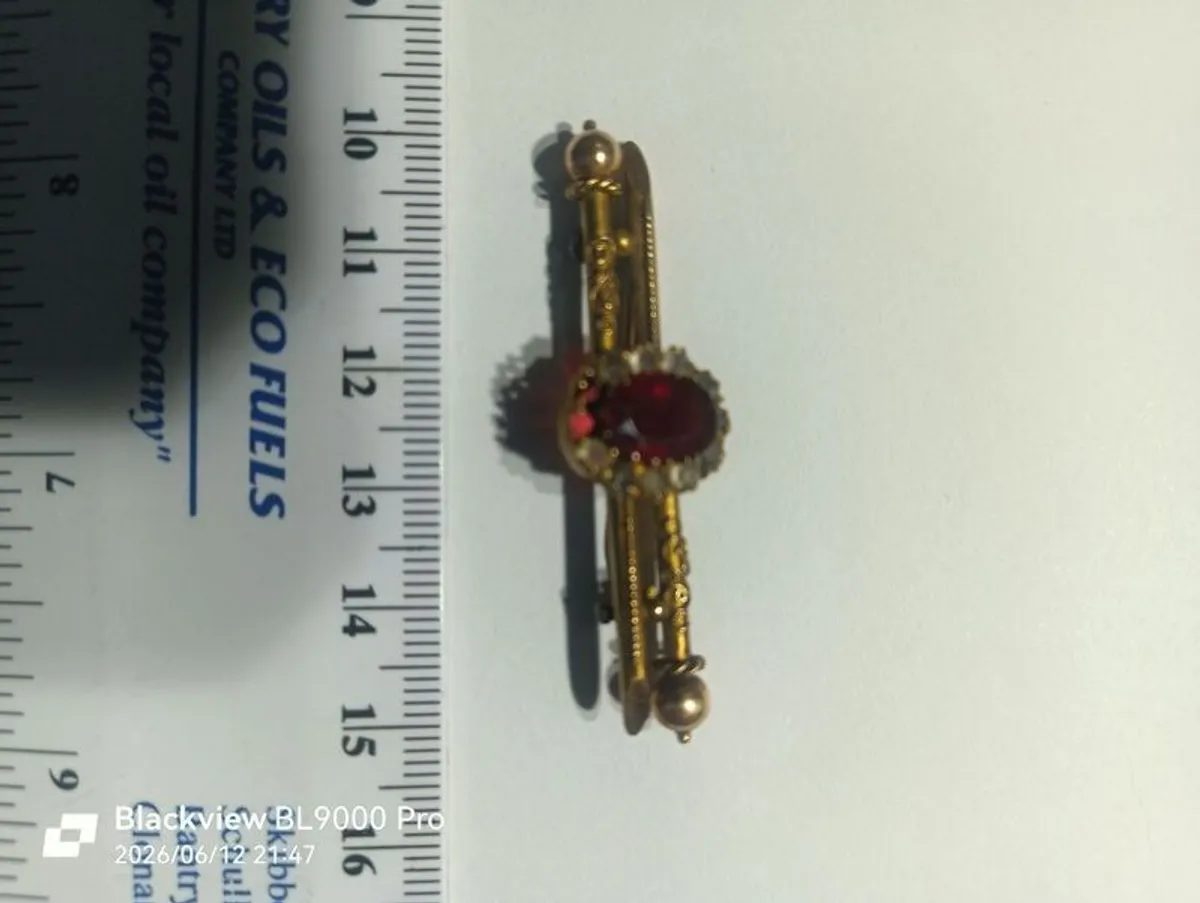 Antique gold women's brooch - Image 1