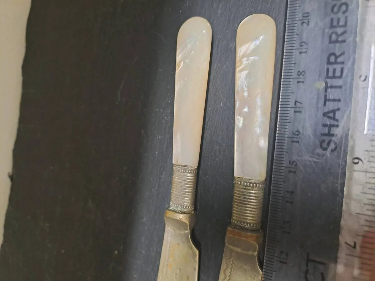Antique Mother of Pearl fish knives - Image 2