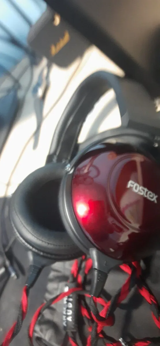 Fostex TH900 mk2 with Arachne AudioCable and Stand - Image 4