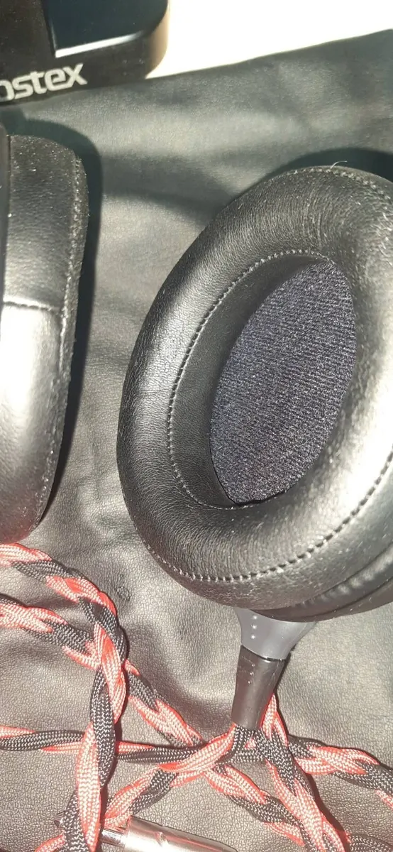 Fostex TH900 mk2 with Arachne AudioCable and Stand - Image 4