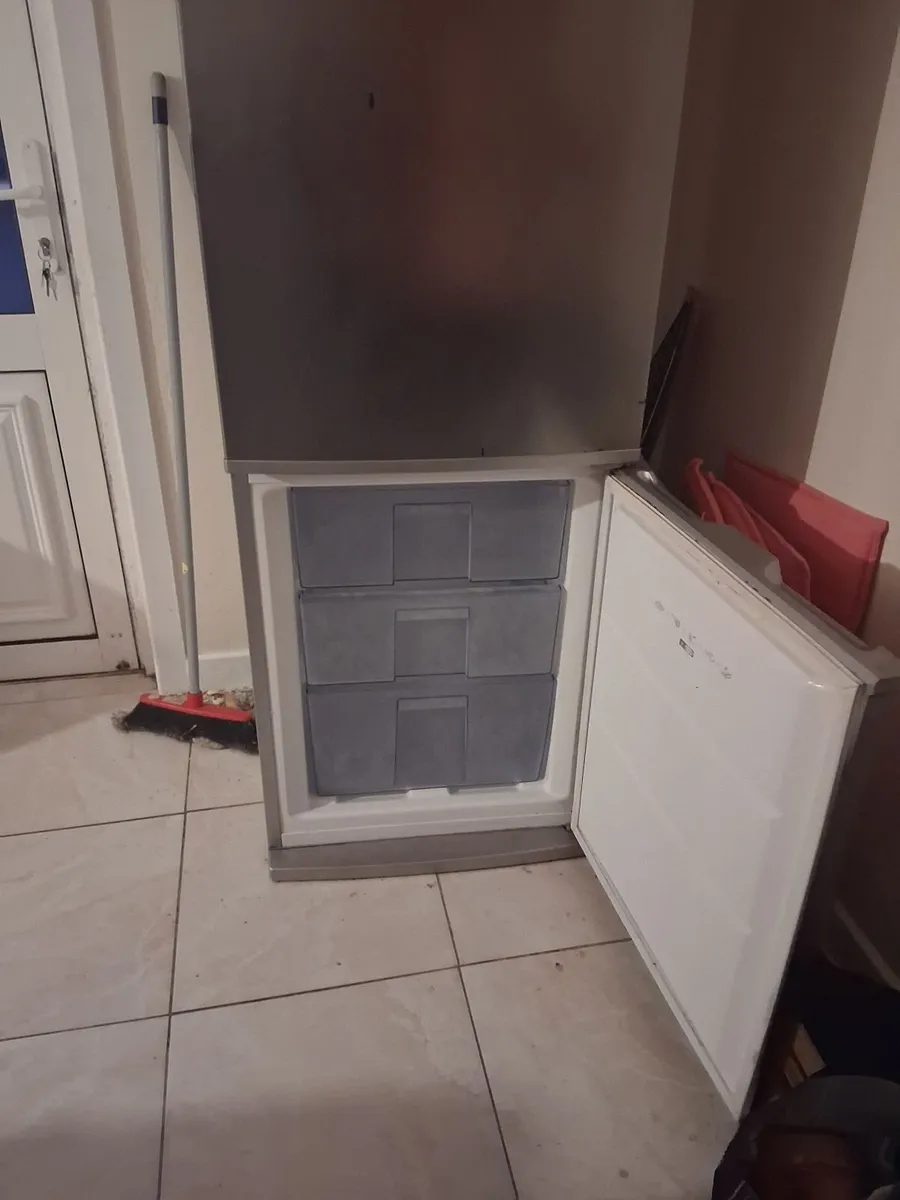 Finlux frost free fridge freezer - Image 2