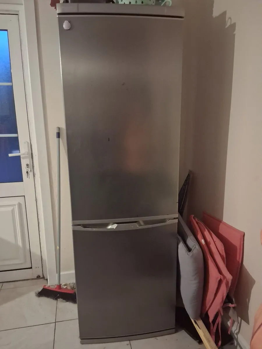 Finlux frost free fridge freezer - Image 1