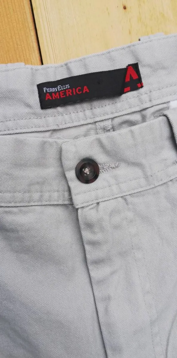 New Men's Perry Ellis America chino shorts W38 - Image 4