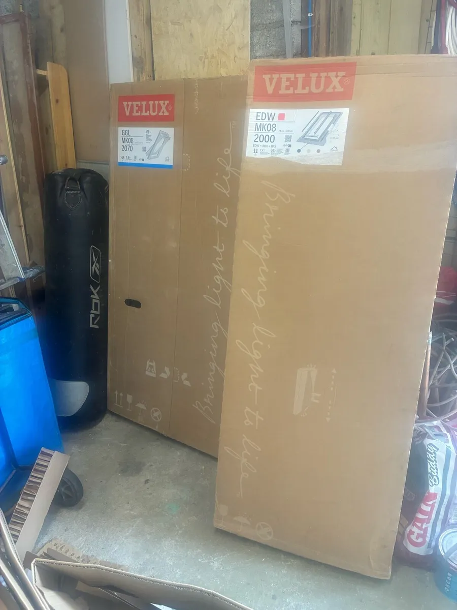 MK08 Velux with Tile Flashing (70 x 140cm) - Image 4