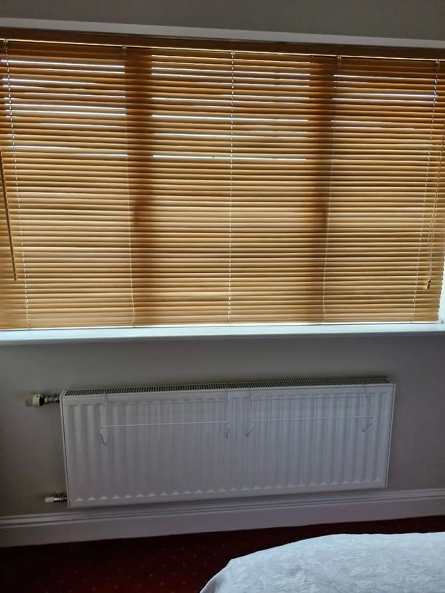 Wooden Blinds +  small roller blind