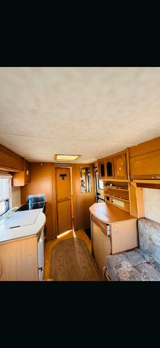 Caravan - Image 3