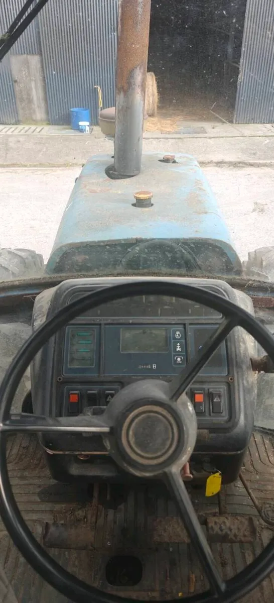 Ford TW15 - Image 4