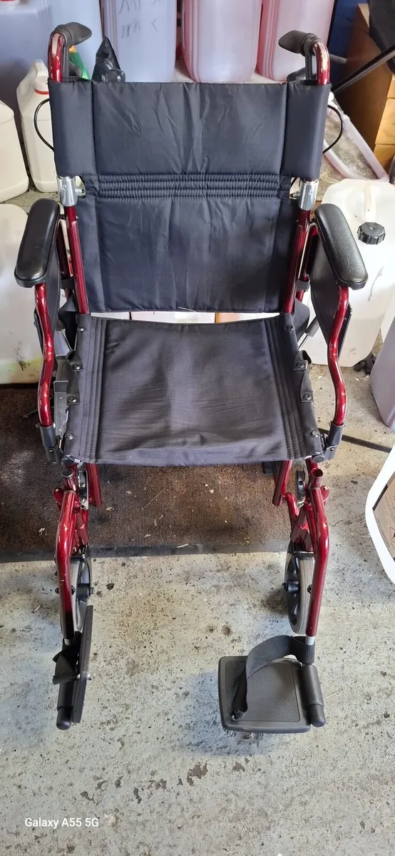 Nova wheelchair with breaks - Image 2