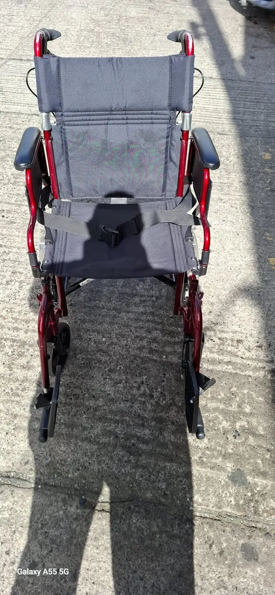 Nova wheelchair with breaks - Image 3