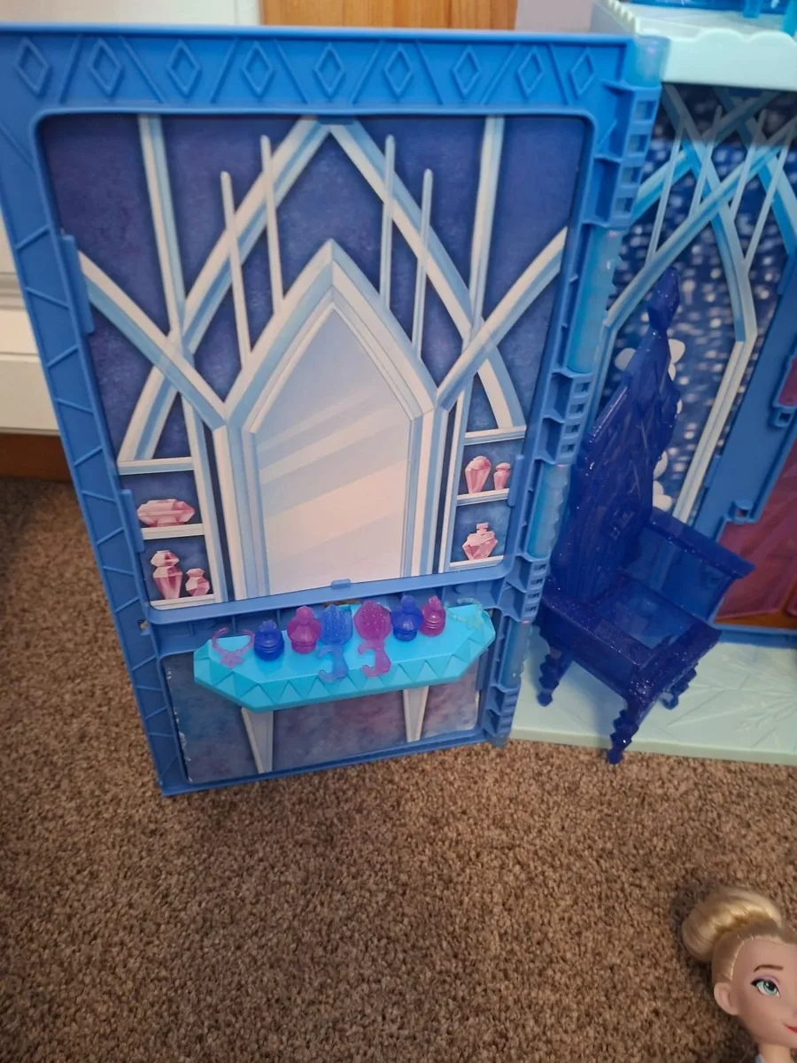 Disney Frozen  Castle, Olaf & 2 dolls - Image 2