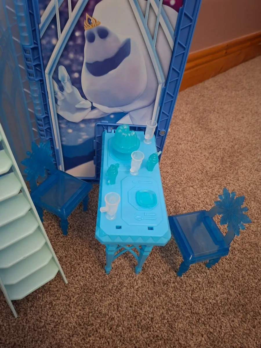 Disney Frozen  Castle, Olaf & 2 dolls - Image 4