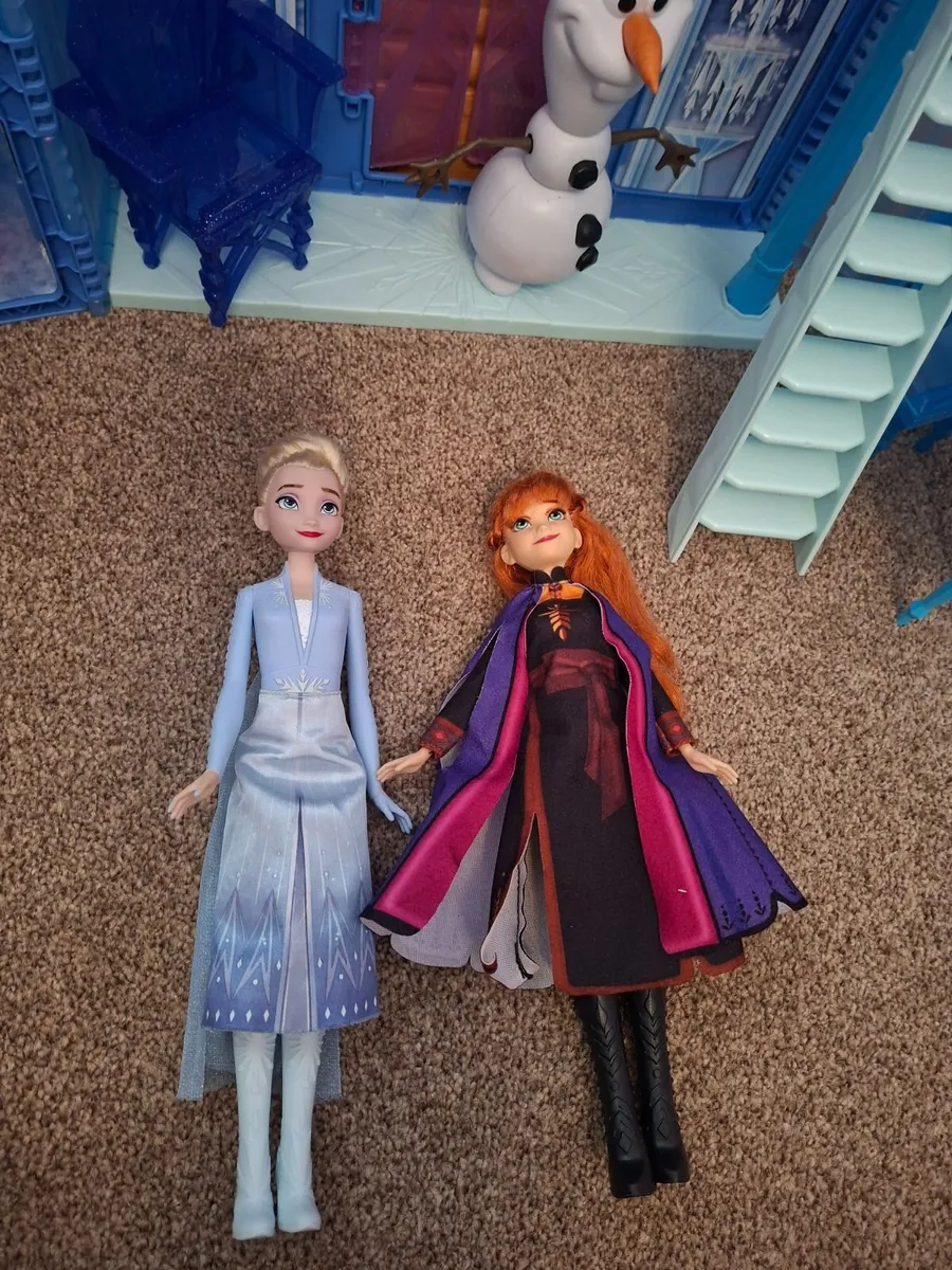 Disney Frozen  Castle, Olaf & 2 dolls - Image 1