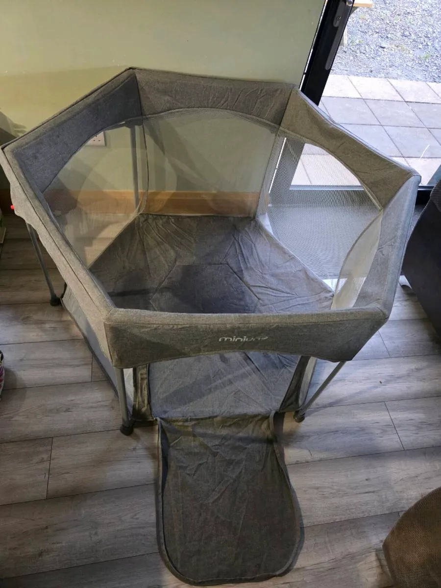 Miniuno Hexipen Folding Playpen - Image 4