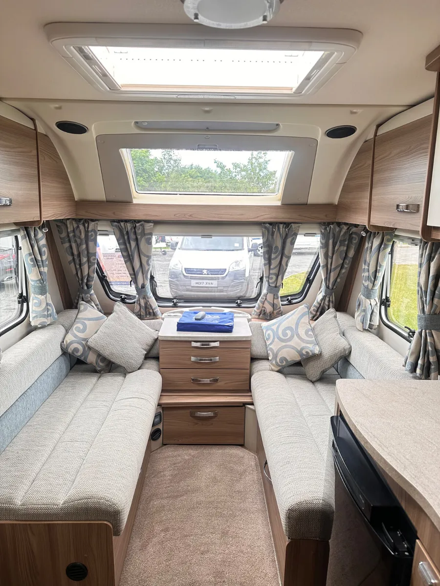 ✨STUNNING SWIFT CHARISMA 4 BERTH FIXED ISLAND BED✨ - Image 4