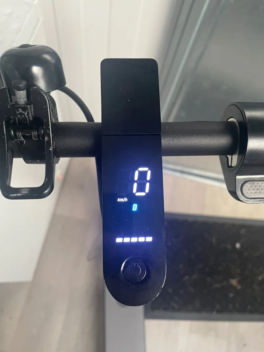 Xiaomi mi 1S Electric scooter-excellent condition - Image 2