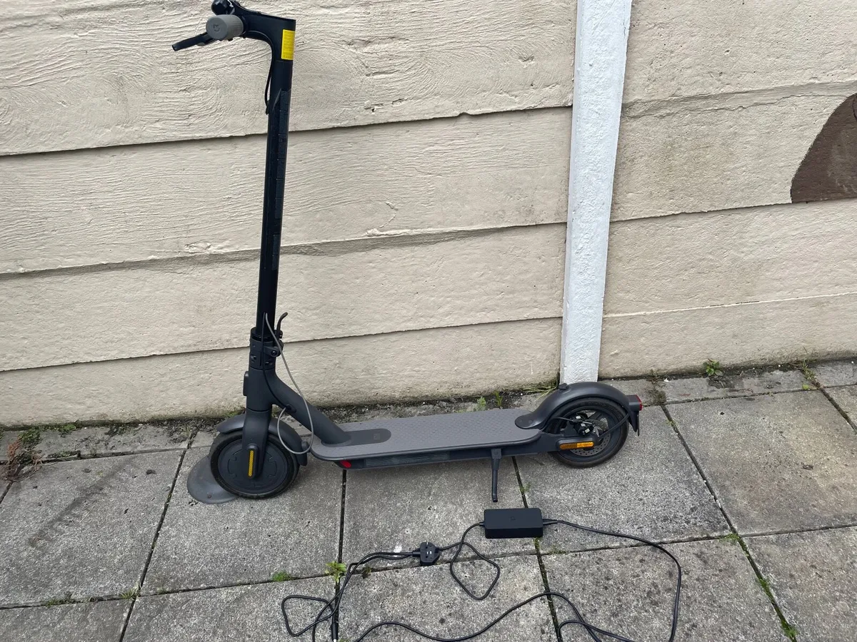 Xiaomi mi 1S Electric scooter-excellent condition - Image 3