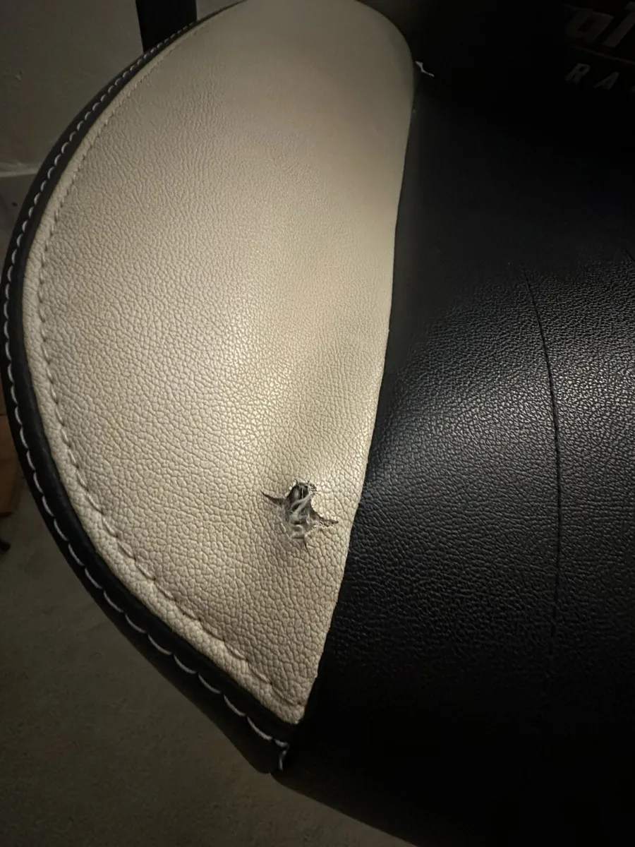 GT OMEGA GAMING CHAIR - Image 4