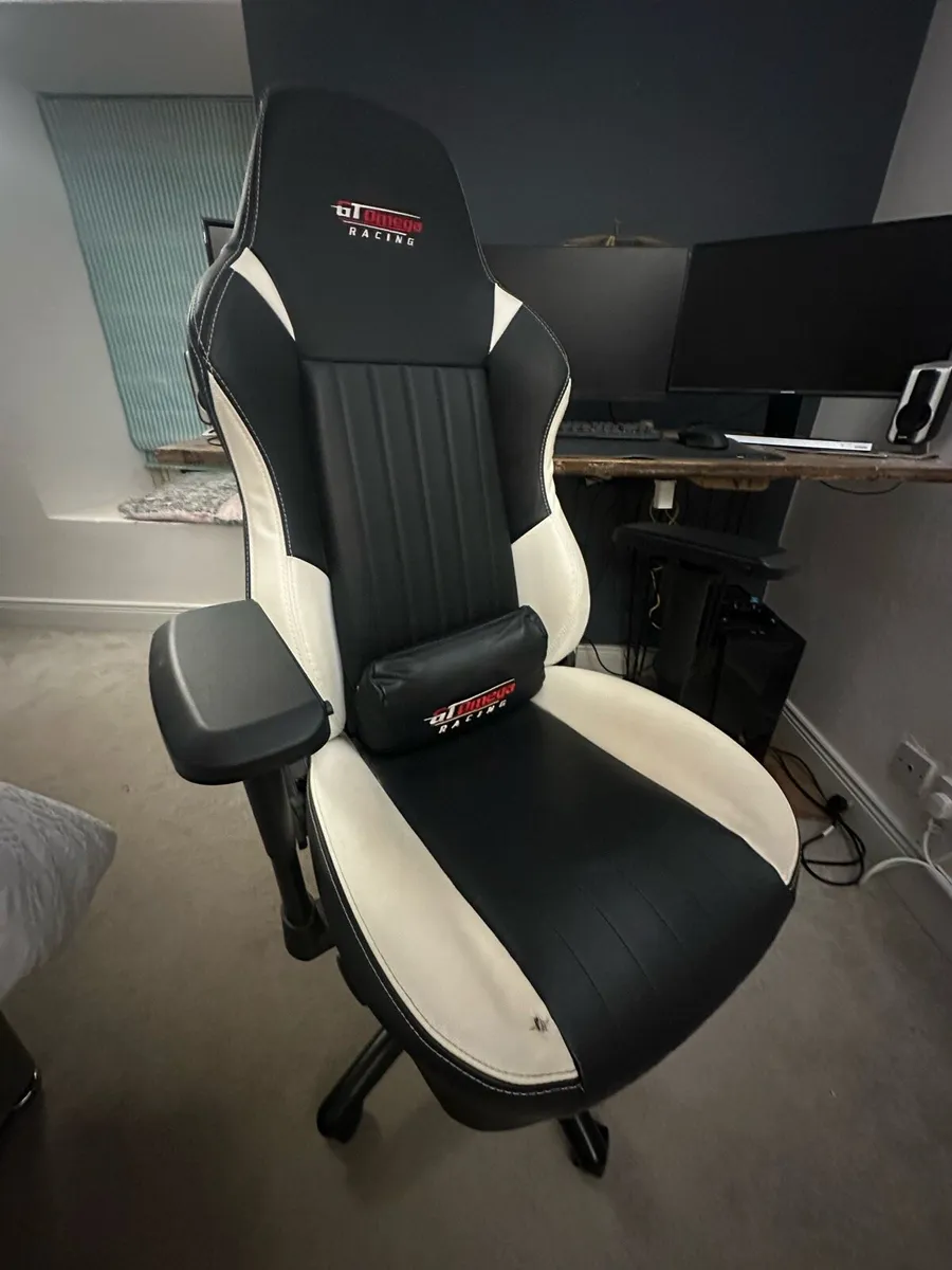 GT OMEGA GAMING CHAIR - Image 1