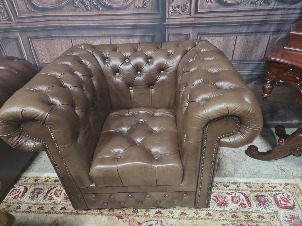 Made in England Chesterfield armchair - Image 1
