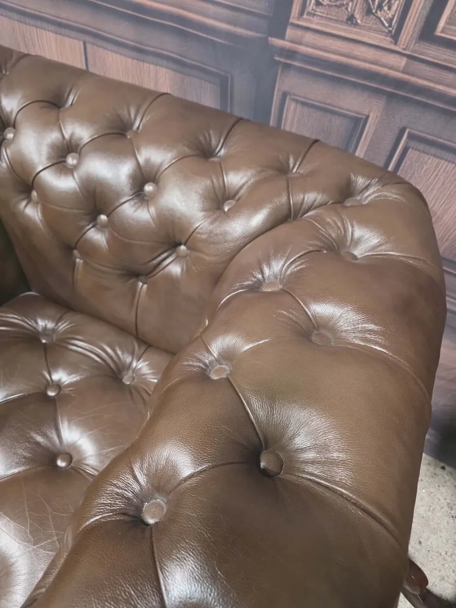 Made in England Chesterfield armchair - Image 3