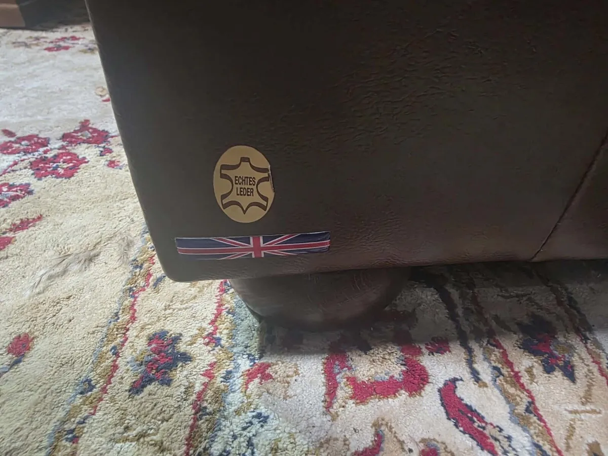 Made in England Chesterfield armchair - Image 4