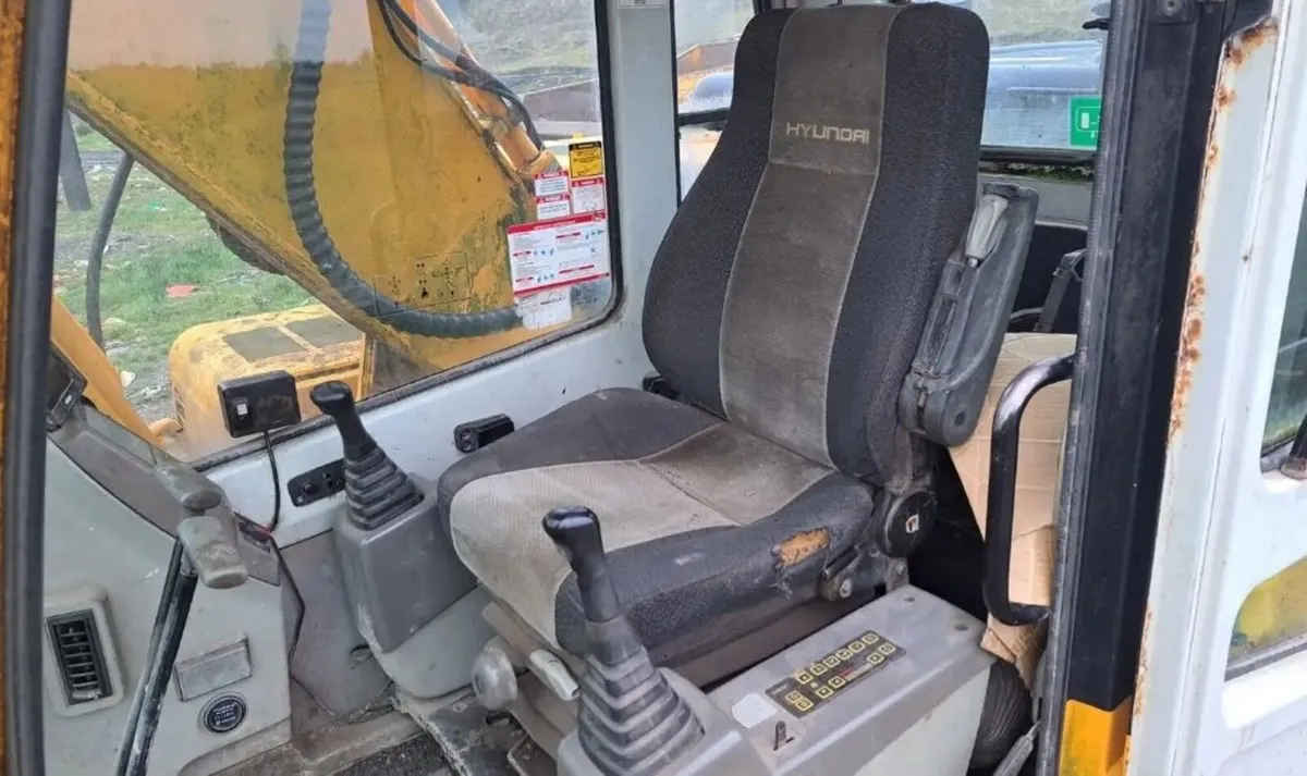 Hyundai Robex 21 ton excavator digger 3000 hours - Image 2