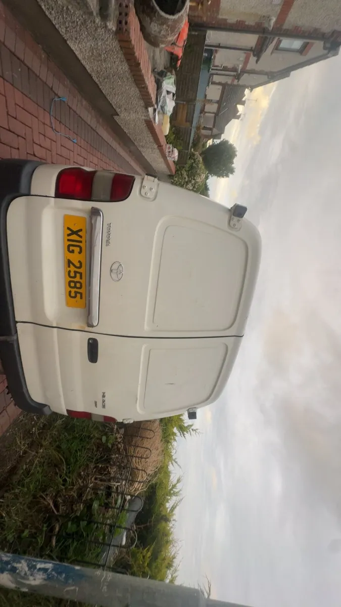 Toyota HiAce 2011 - Image 1