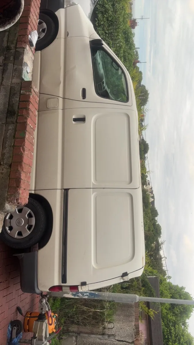 Toyota HiAce 2011 - Image 3