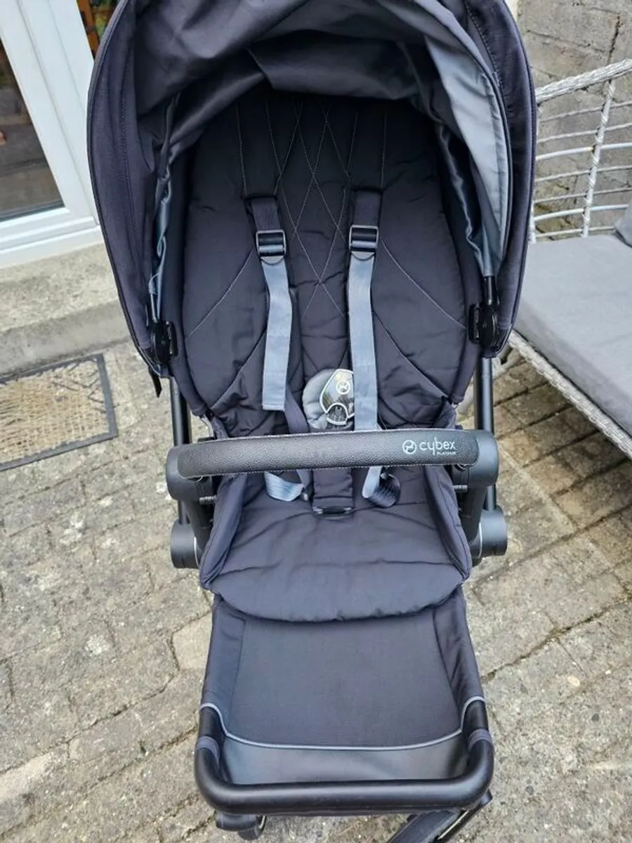 Cybex e-Priam Pushchair with matching footmuff - Image 2