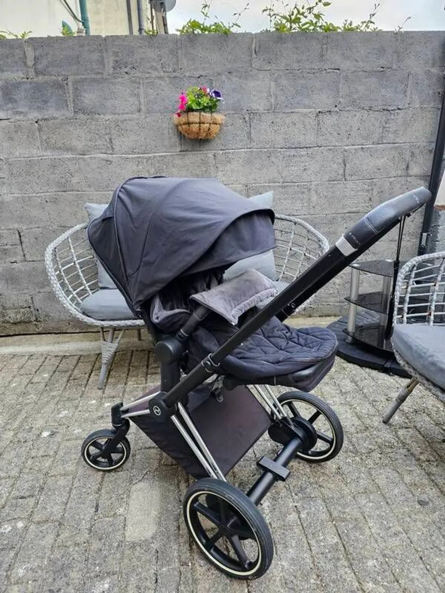 Cybex e-Priam Pushchair with matching footmuff - Image 4