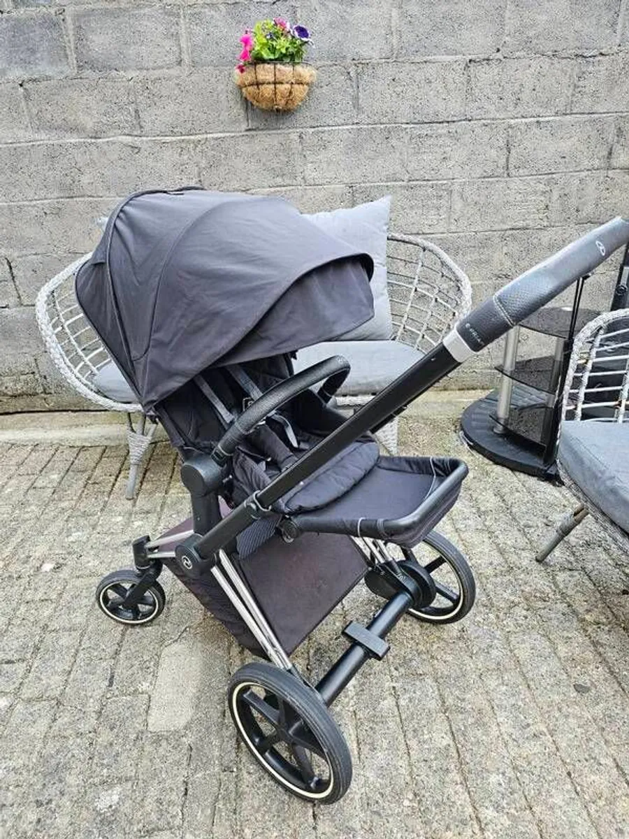Cybex e-Priam Pushchair with matching footmuff - Image 1