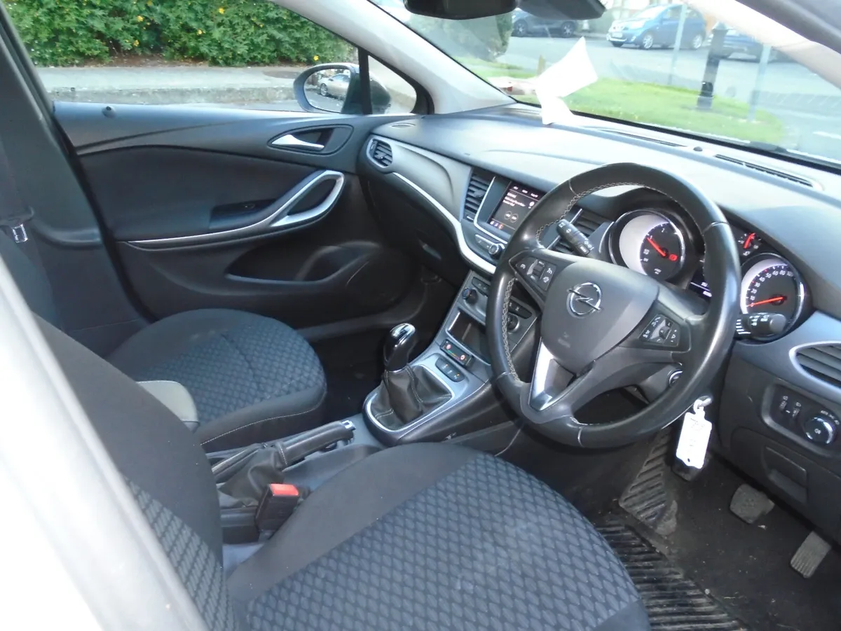 0pel astra one owner Total Price 11000 - Image 3