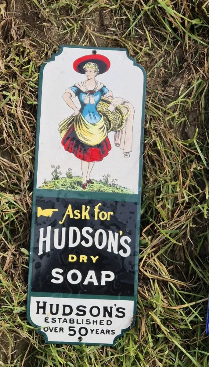 Enamel sign