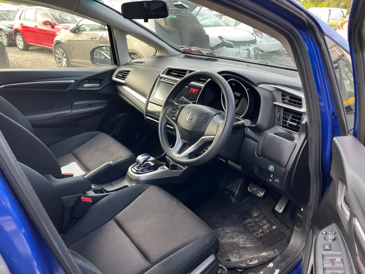 142 Honda fit hybrid auto - Image 4
