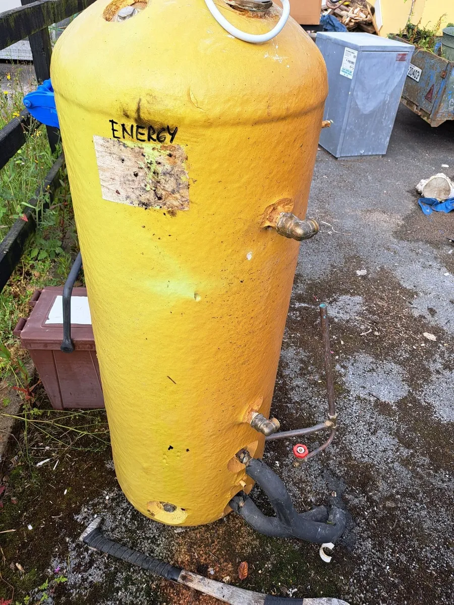 Condensing Oil Boiler, oil tank, hot water tank - Image 4