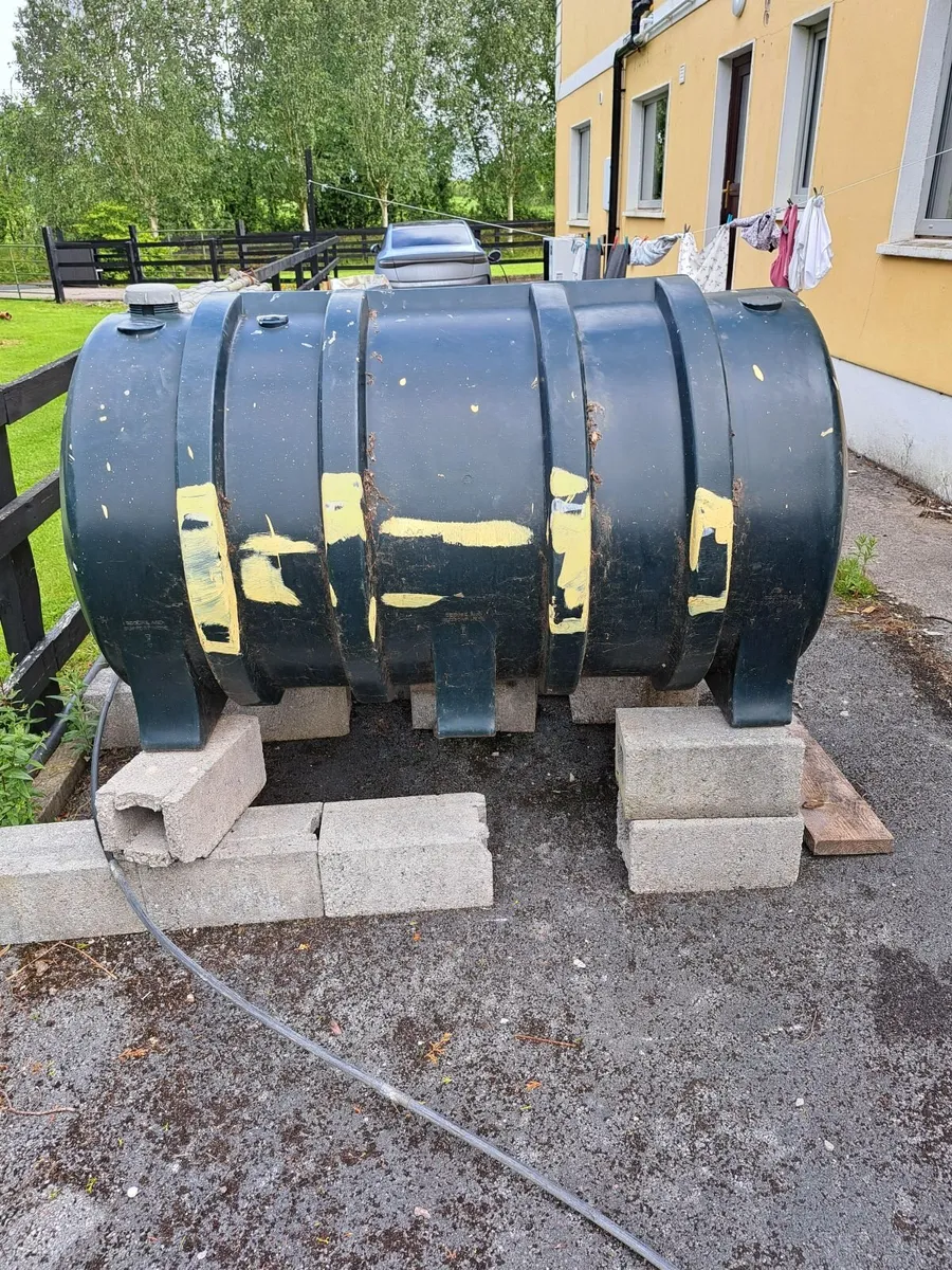 Oil tank