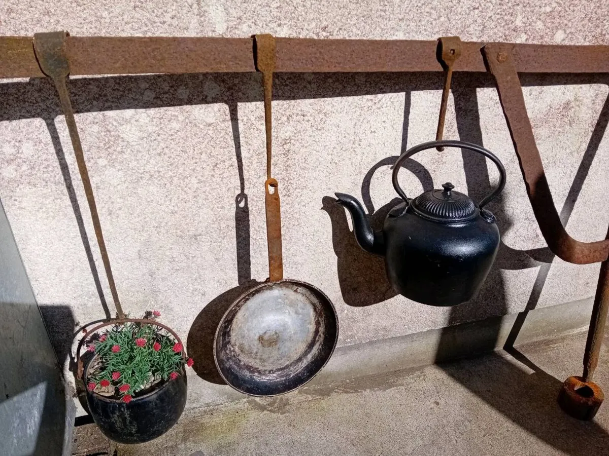 ANTIQUE AND COLLECTABLES - Image 3