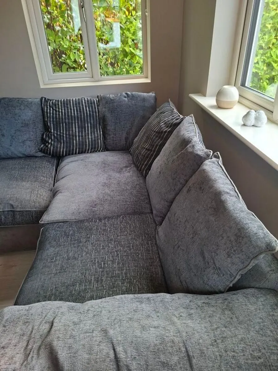 Immaculate Right-Hand Corner Sofa & Matching 2-Seater  Modern grey fabric right-hand corner sofa with matching 2-seater. - Image 3