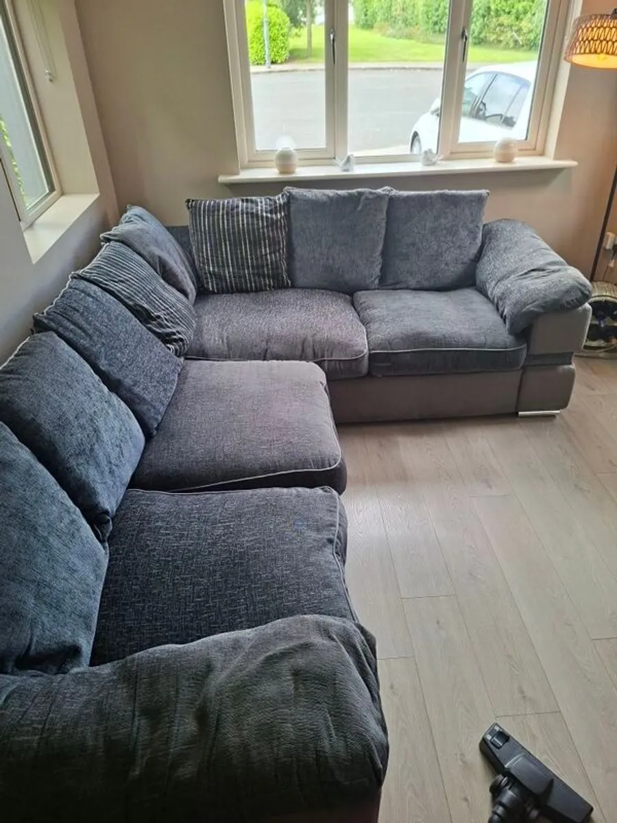 Immaculate Right-Hand Corner Sofa & Matching 2-Seater  Modern grey fabric right-hand corner sofa with matching 2-seater. - Image 2