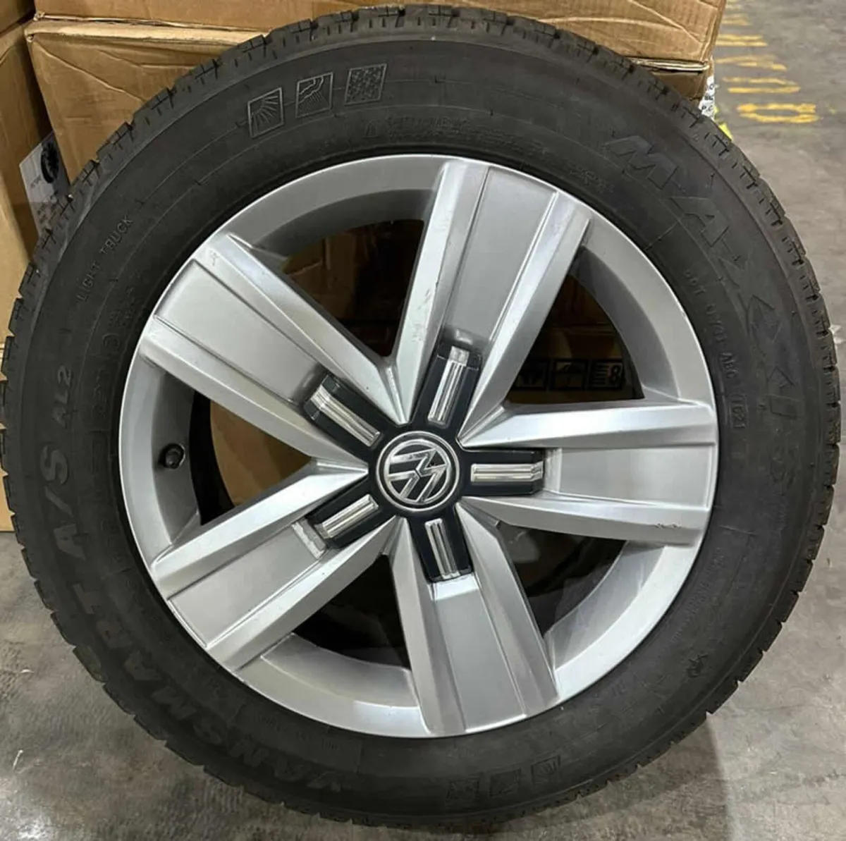 17" Genuine VW T5 T6 TRANSPORTER DAVENPORT - Image 2
