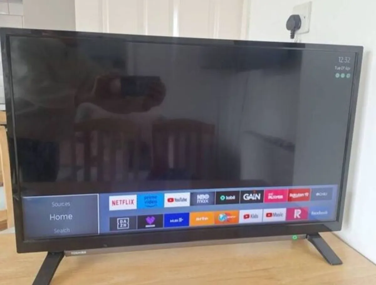 32" Toshiba TV - Image 4