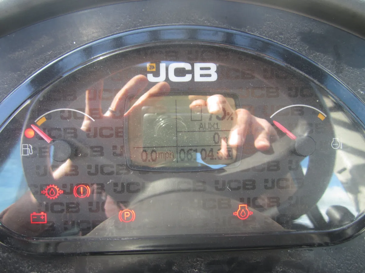 JCB 320S - Image 4