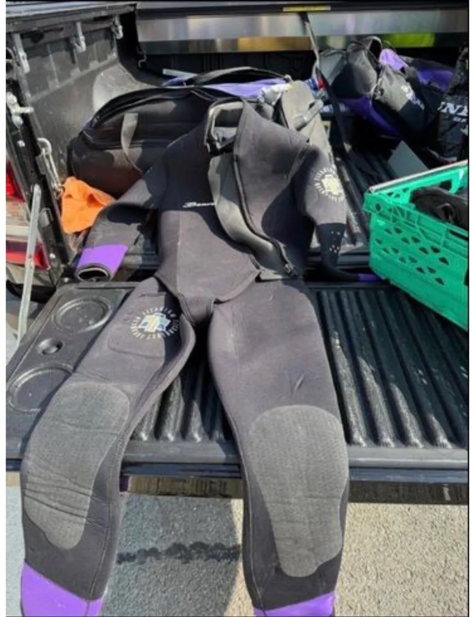 ladies two piece wetsuit Medium - Image 1