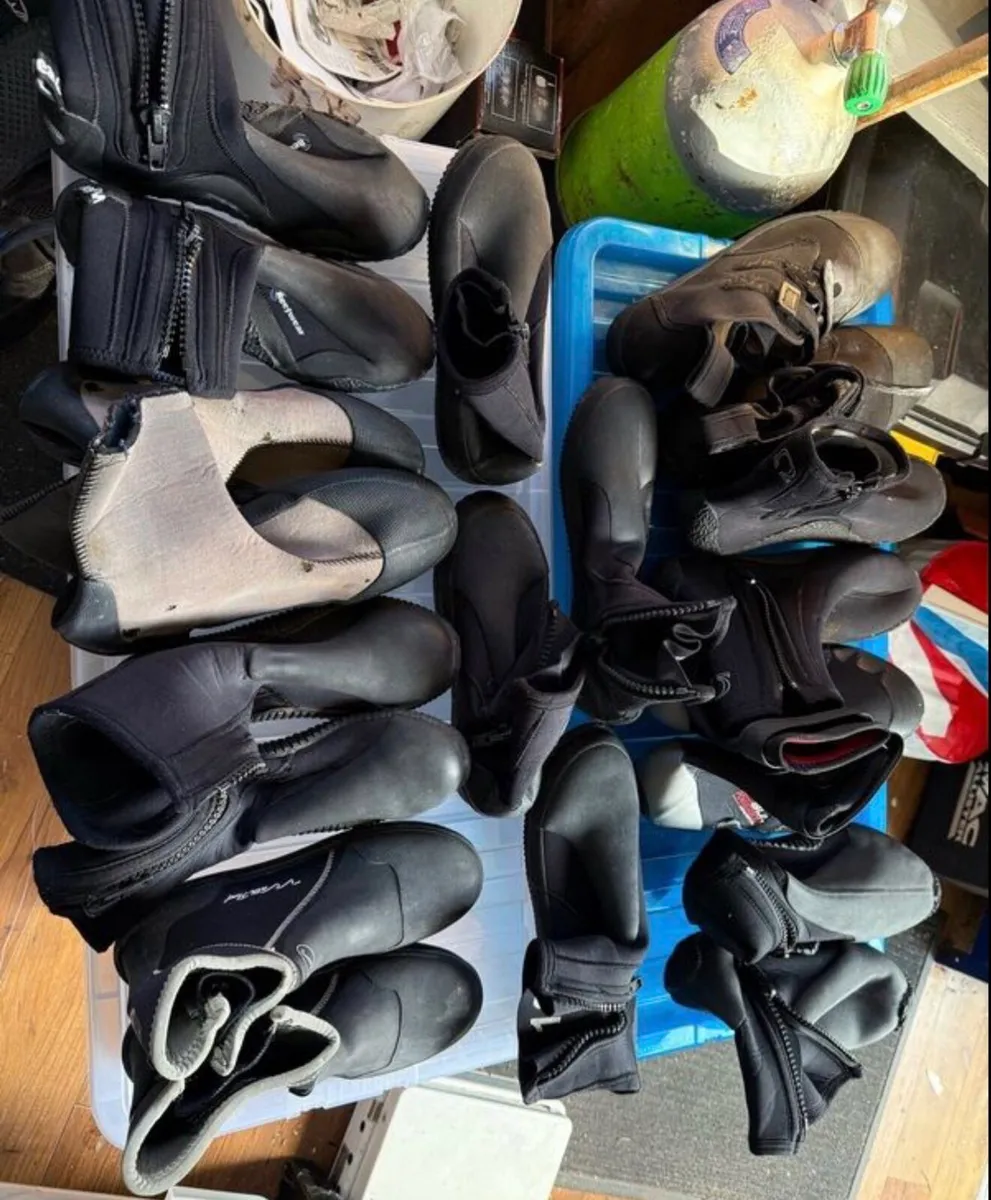 Scuba boots and hoods - selection - Image 1
