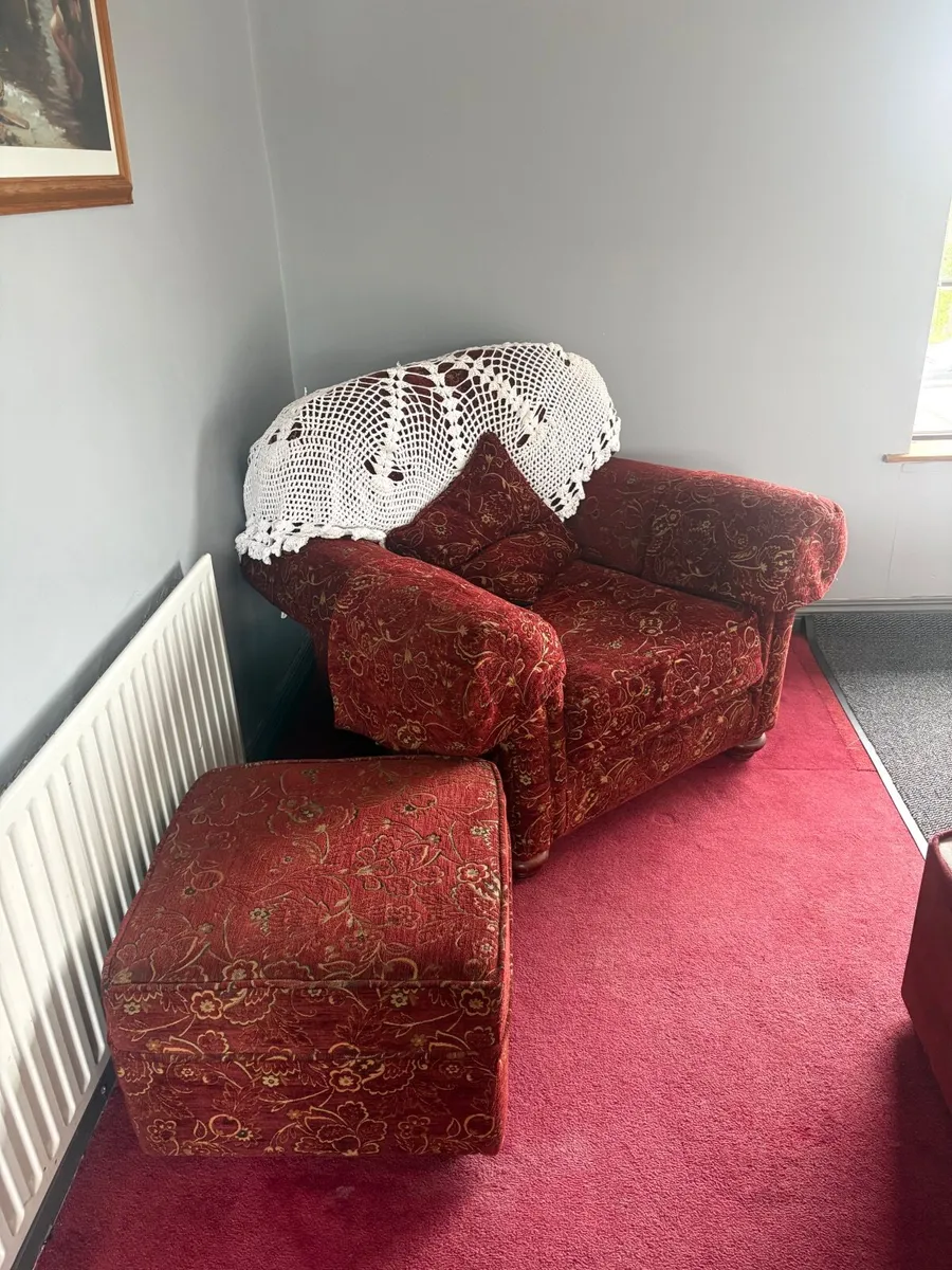 Sofa and arm chairs for sale - Image 2