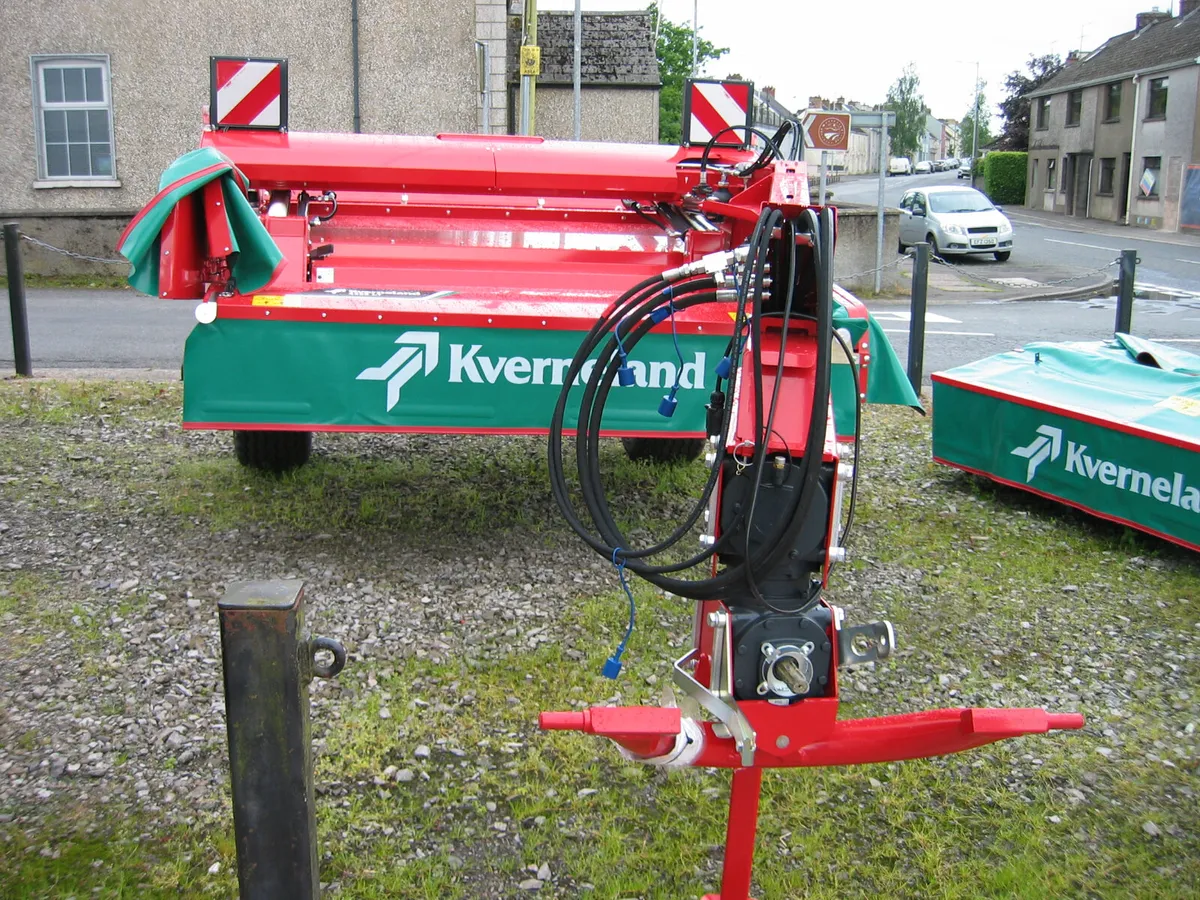 NEW KVERNELAND 4328 TRAILED 9FT MOWER CONDITIONER - Image 1